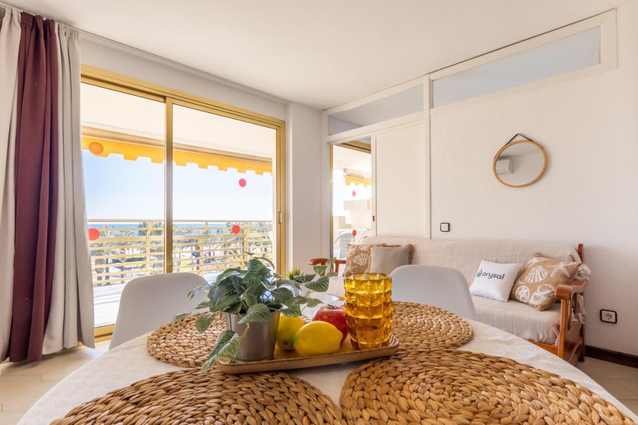 살루 Novelty Con Vistas Al Mar 아파트 외부 사진